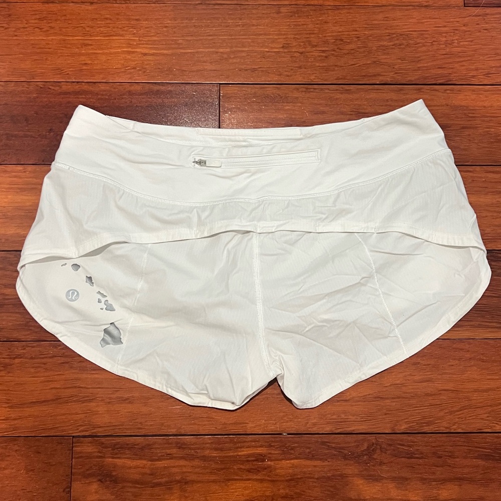 Lululemon Speed Up Short White RARE Hawaiian Islands Print Sz. 6